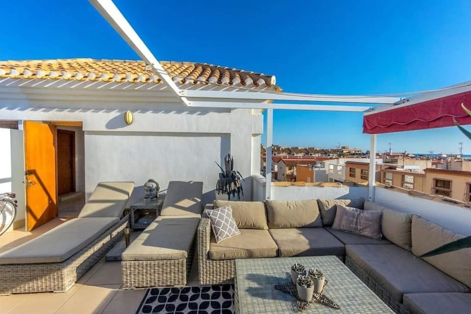 Patio, Balcony/Terrace, Balcony/Terrace, sunbed