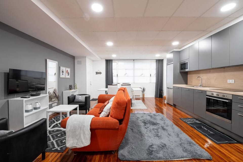 Kitchen or kitchenette, Living room, Seating area, Dining area