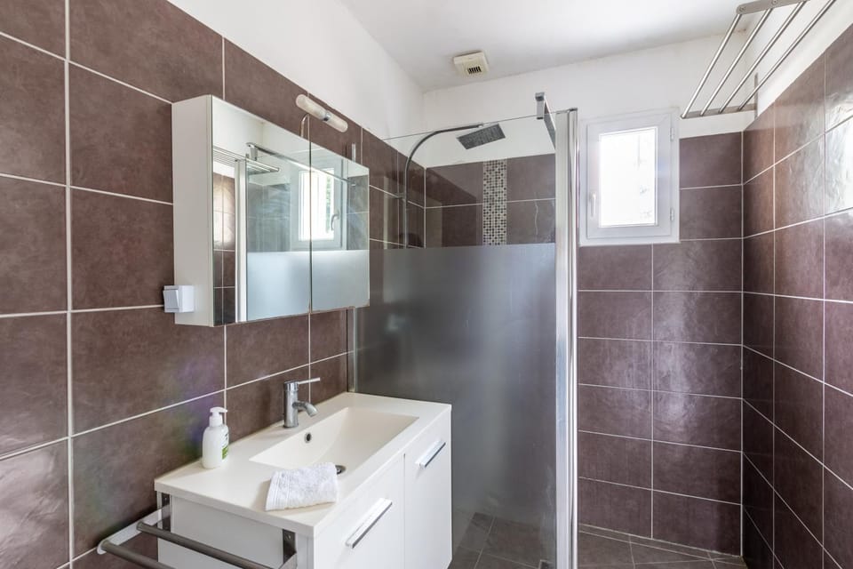 Shower, Toilet, Bathroom, washing machine