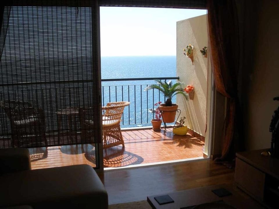 Magos Sunrise - Apt with sea view Apartment in Caniço