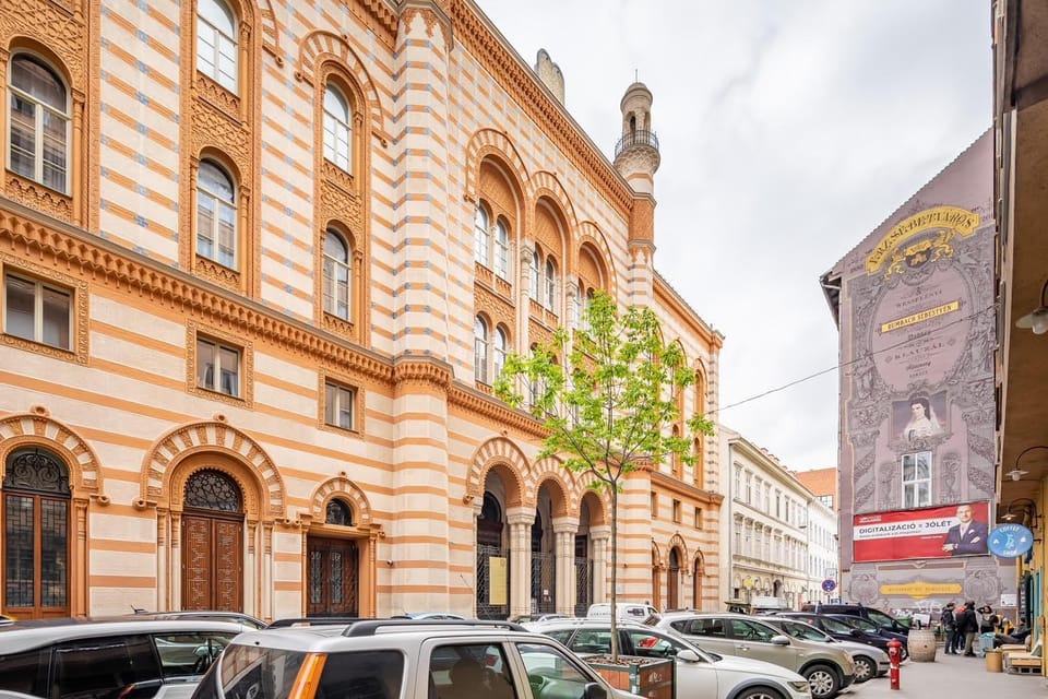 Neighbourhood, Street view, Location