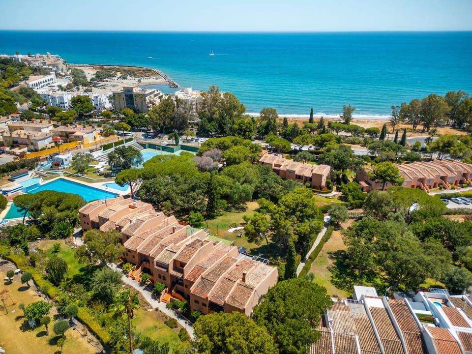 Property building, Nearby landmark, Day, Natural landscape, Bird's eye view, Beach, City view, Sea view