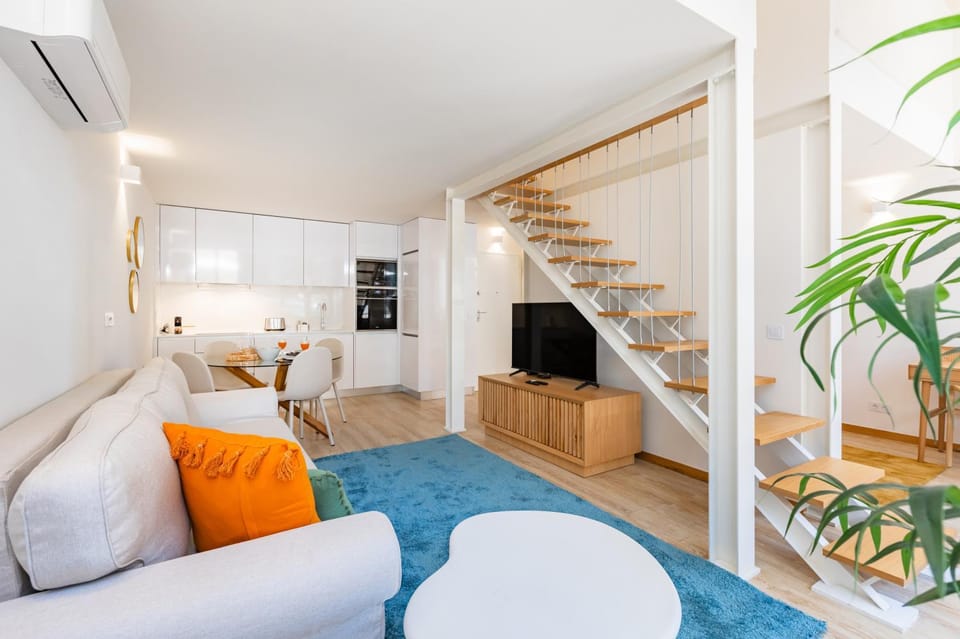 TV and multimedia, Kitchen or kitchenette, Living room, Seating area