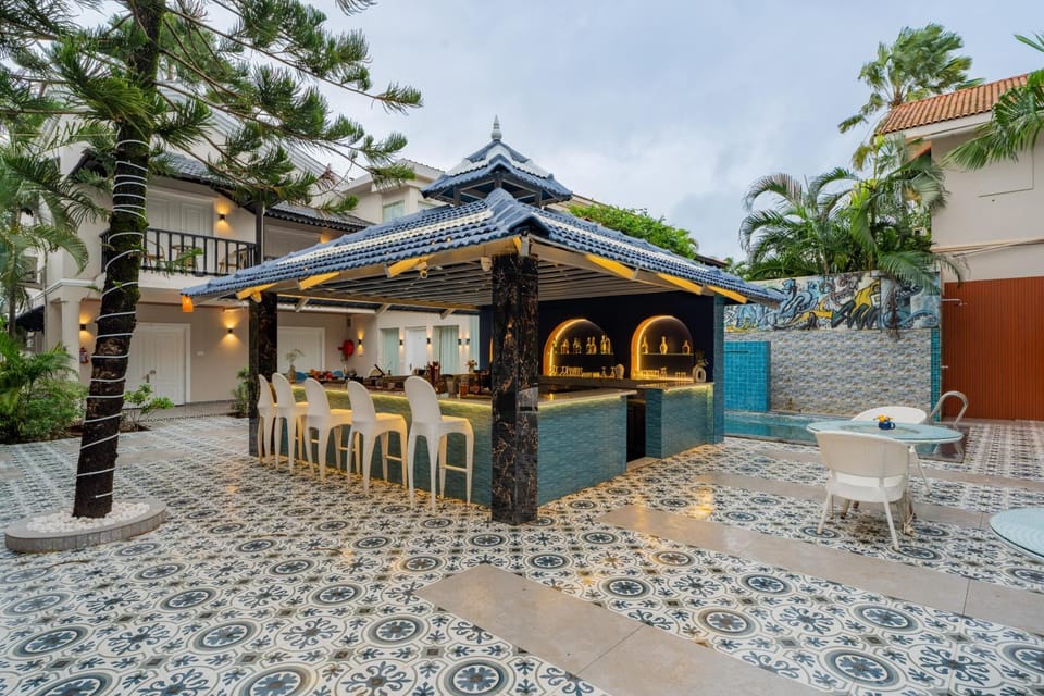 Property building, Patio, Restaurant/places to eat, Day, Banquet/Function facilities