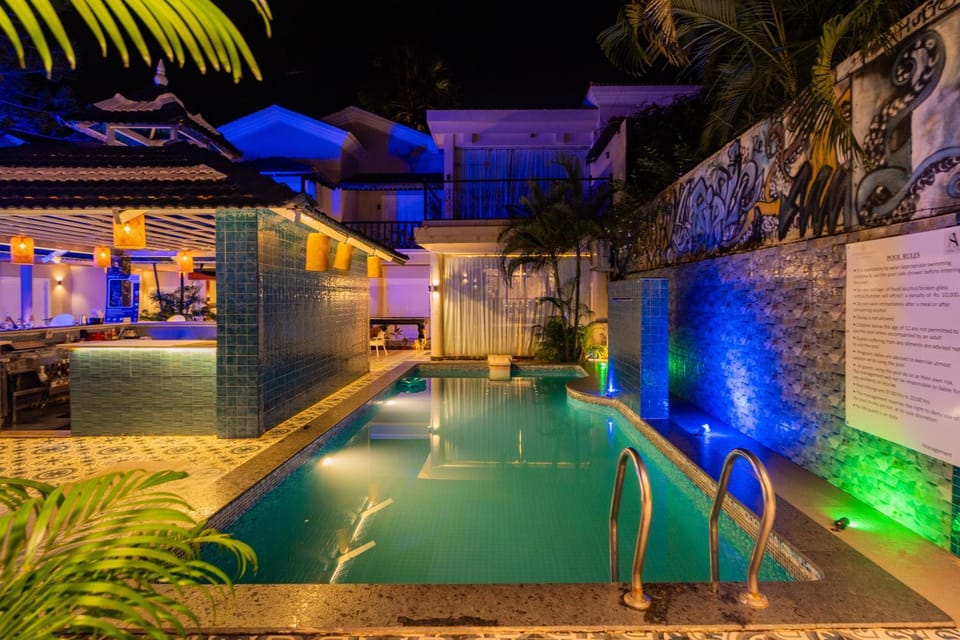 Night, Pool view, Swimming pool, sunbed