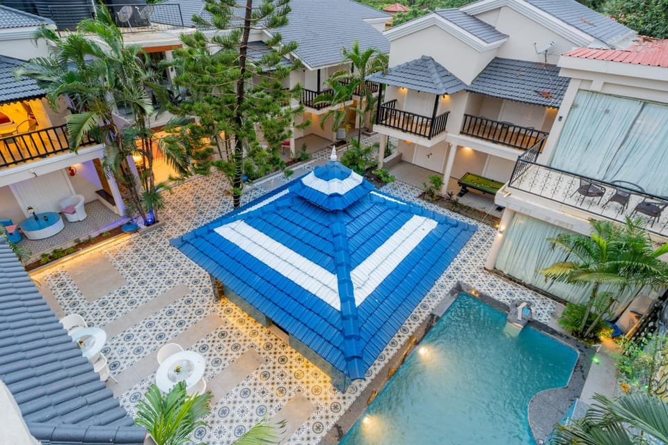Property building, Patio, Day, Natural landscape, View (from property/room), Balcony/Terrace, Pool view, Swimming pool, sunbed