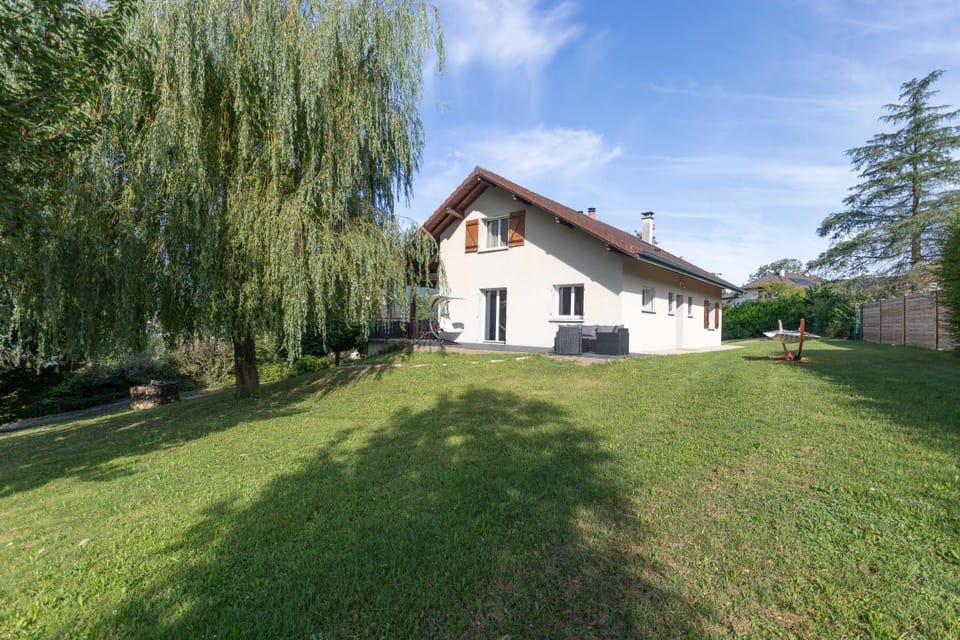 Cabana & Maison Entre Lacs & Montagnes -Proche Annecy House in Haute-Savoie