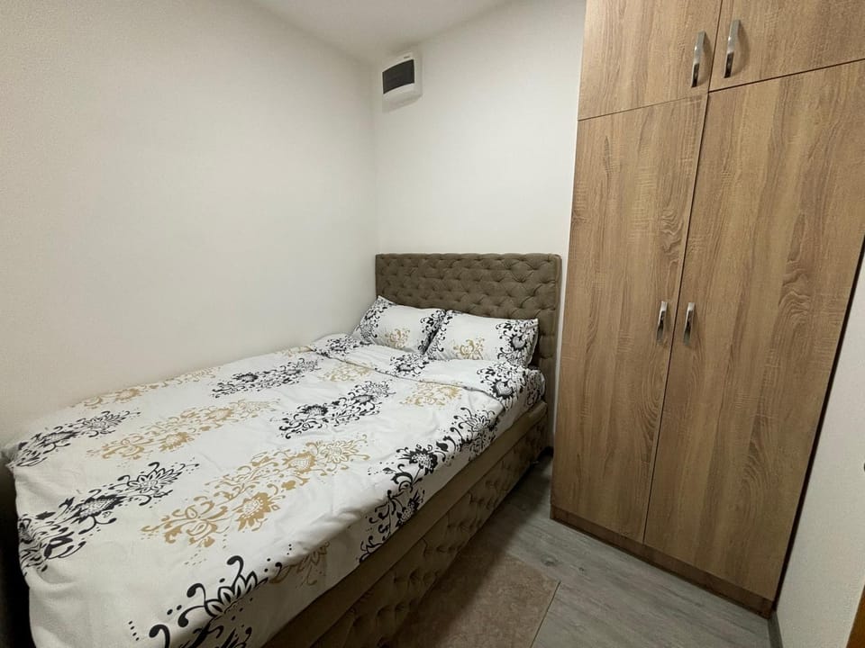 Bedroom, wardrobe
