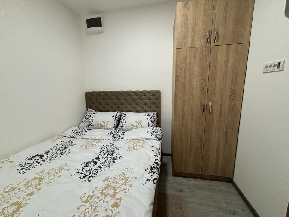 Bedroom, wardrobe