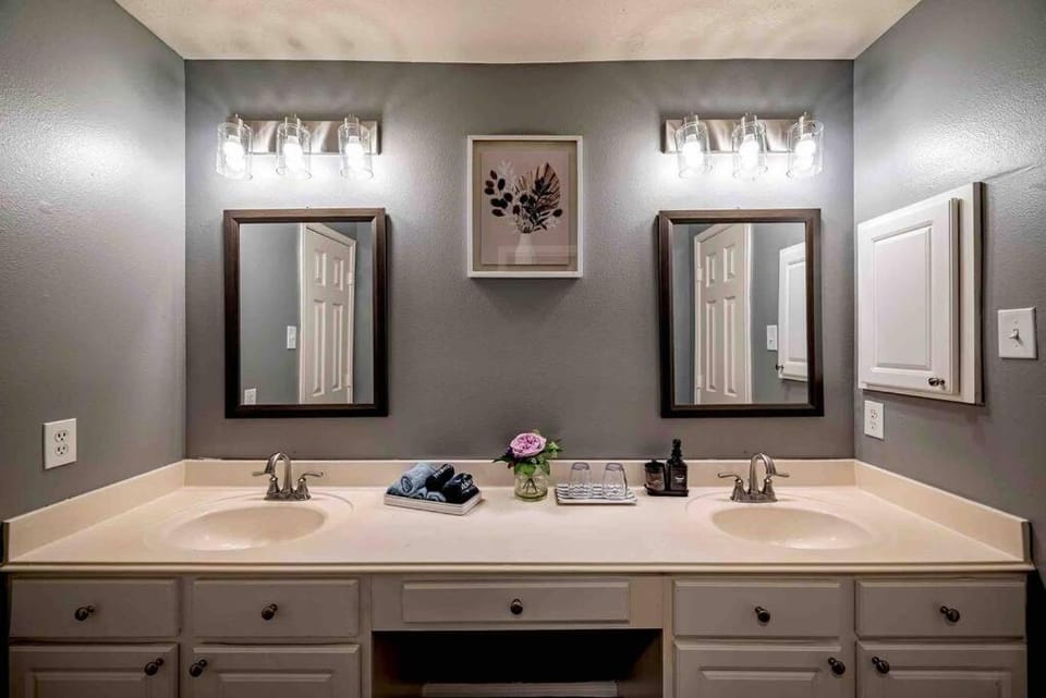 Beautiful 4-bedroom House with Nice Backyard House in Houston