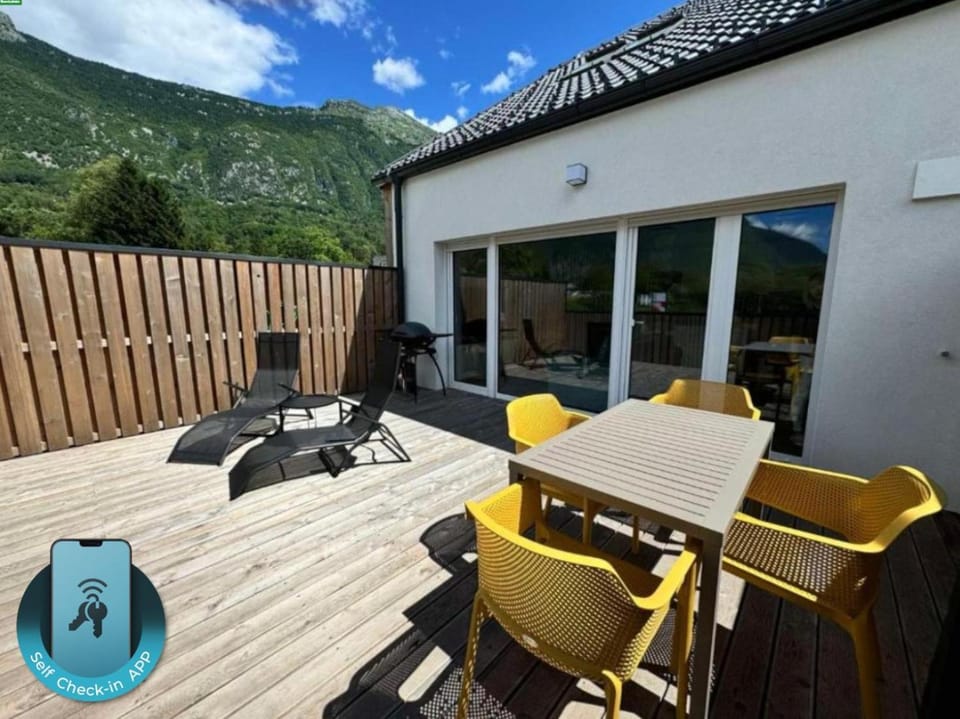 Balcony/Terrace, Dining area, Mountain view, sunbed