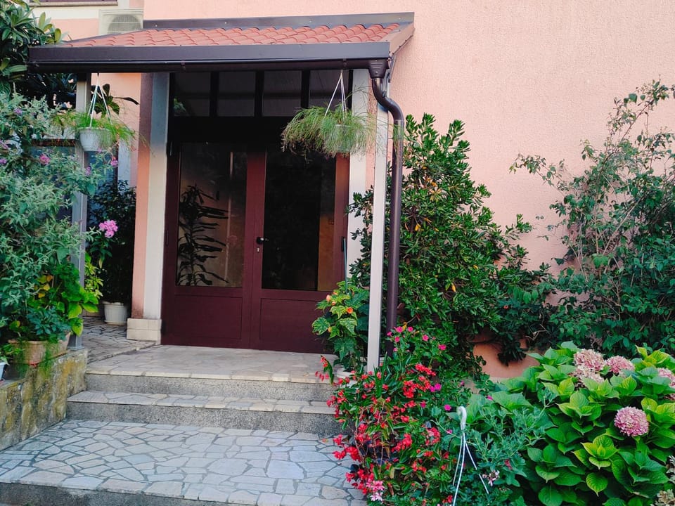 Property building, Facade/entrance