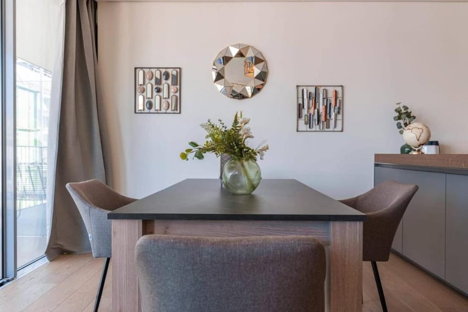 Living room, Decorative detail, Dining area