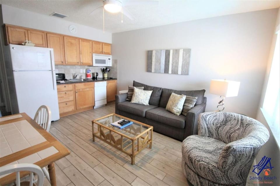 Kitchen or kitchenette, Living room, Seating area