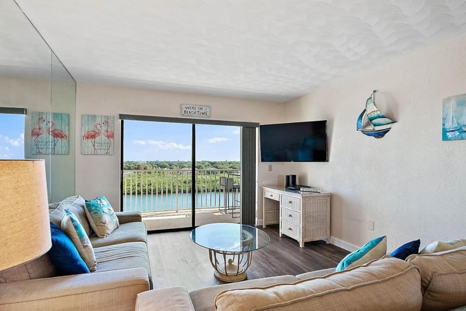 Natural landscape, TV and multimedia, View (from property/room), Balcony/Terrace, Living room