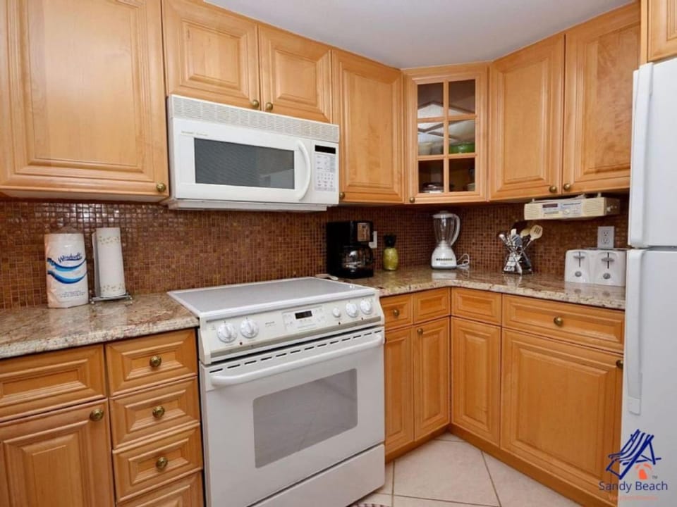 Kitchen or kitchenette, oven, stove