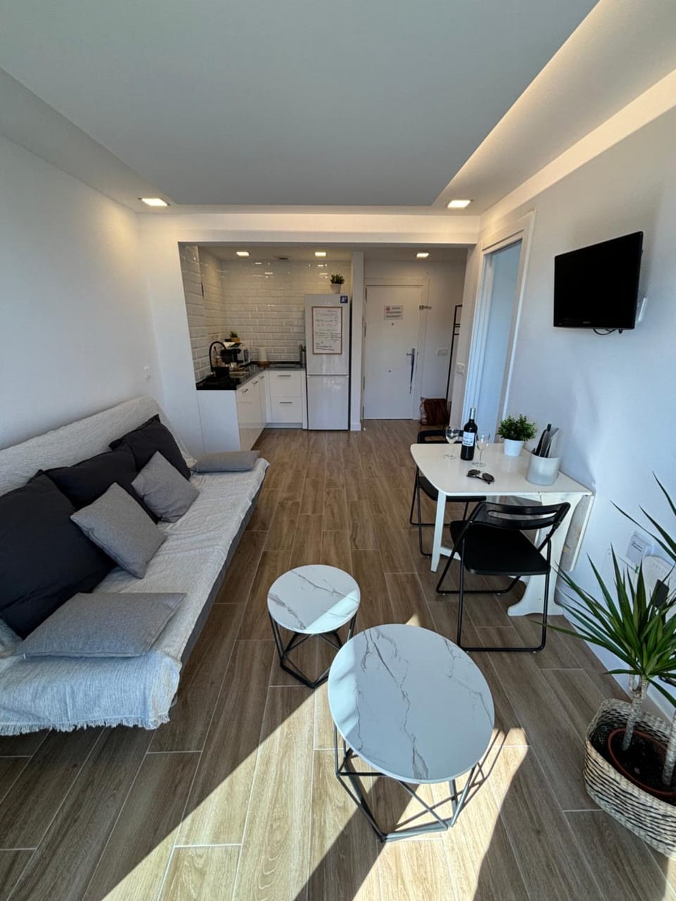 TV and multimedia, Kitchen or kitchenette, Living room, Dining area