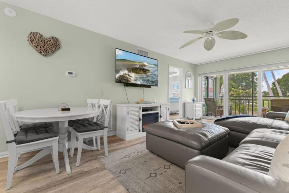 TV and multimedia, Living room, Dining area