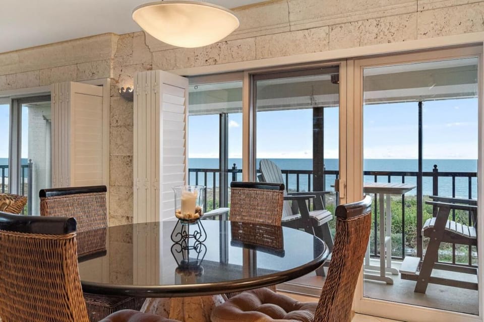 Natural landscape, View (from property/room), Dining area, Sea view
