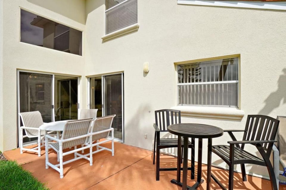 Patio, Day, Seating area