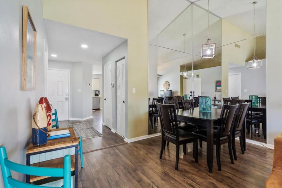 Seating area, Dining area