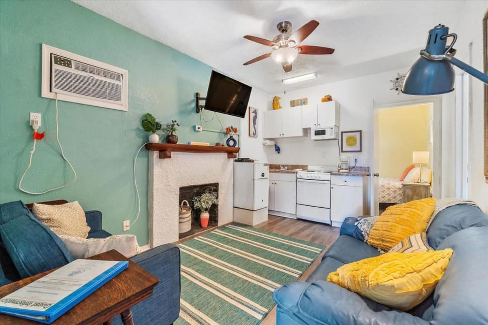 TV and multimedia, Kitchen or kitchenette, Living room