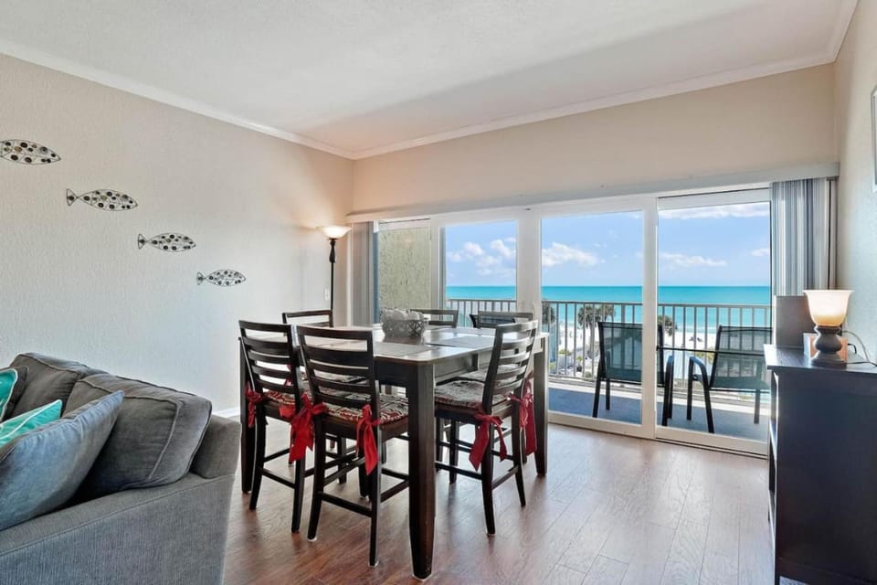 View (from property/room), Balcony/Terrace, Dining area