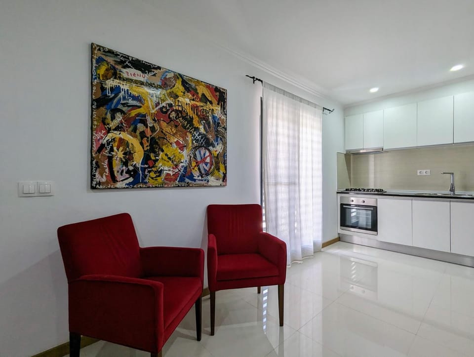 Kitchen or kitchenette, Seating area