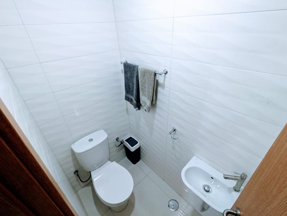Shower, Toilet, Bathroom, bidet, towels