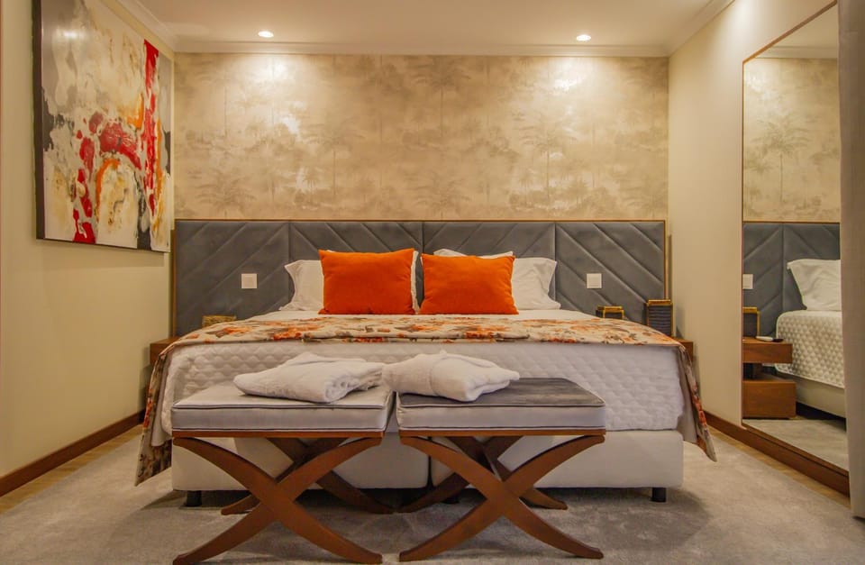 Bed, Bedroom, towels