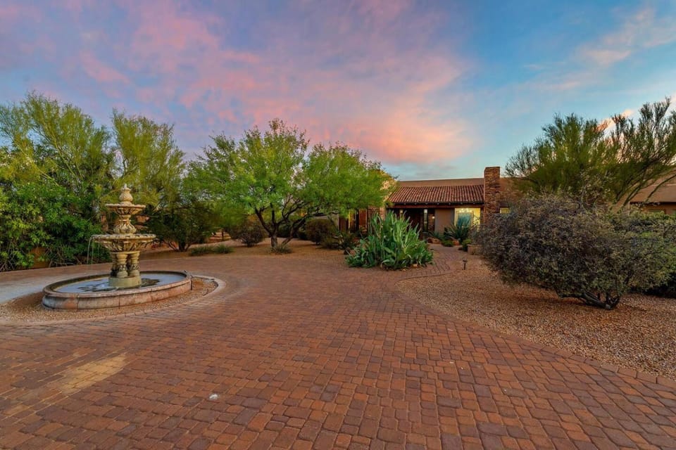 Scottsdale Desert Villa Pool/Spa/Pickleball/Families House in Scottsdale