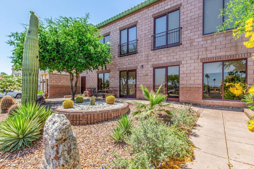 New Fountain Hills Suite On The Avenue 2Bed 2Bath House in Fountain View