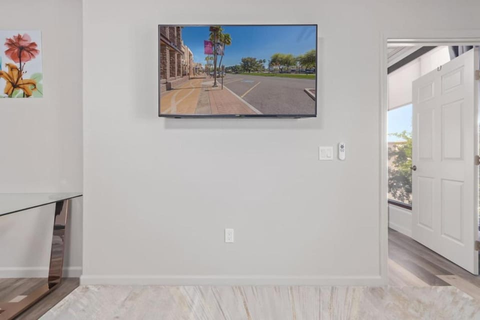 New 2 Bed 2 Bath On The Avenue Apartment in Fountain View