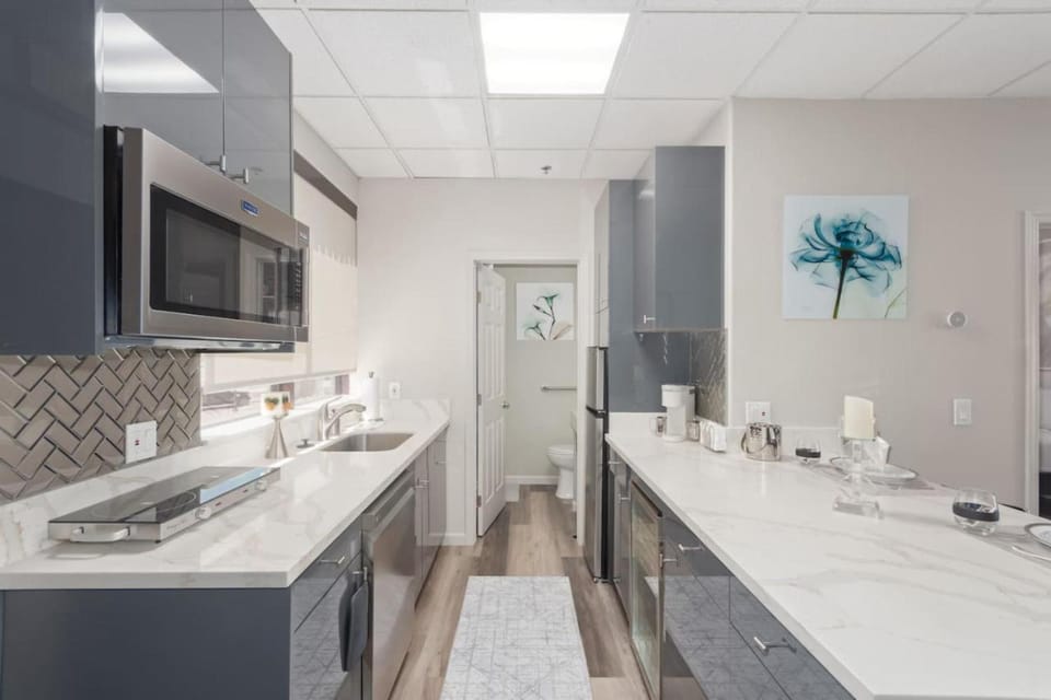 New 2 Bed 2 Bath On The Avenue Apartment in Fountain View