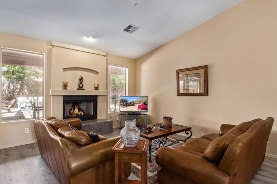 Grayhawk Updated Sleeps 6 with Spa House in Grayhawk
