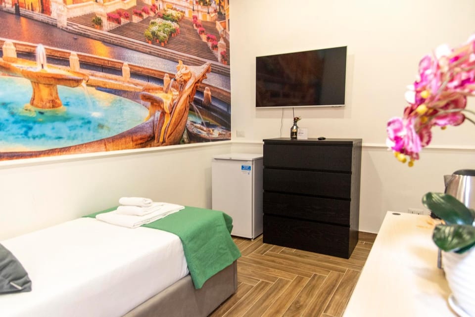 Bed, TV and multimedia, Photo of the whole room