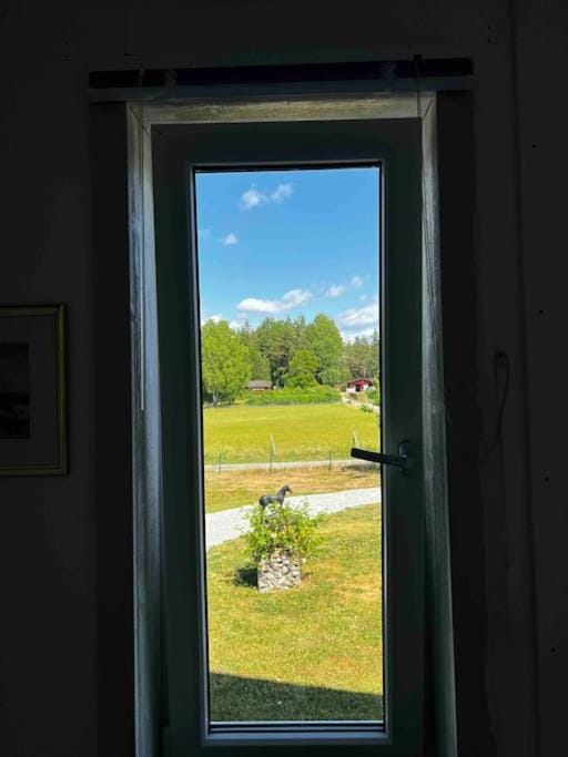 Sjönära fritidshus med pool i lantlig miljö Villa in Stockholm County