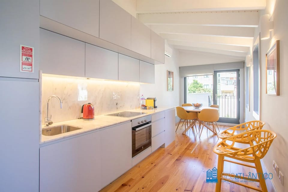 Kitchen or kitchenette, Dining area, oven, stove