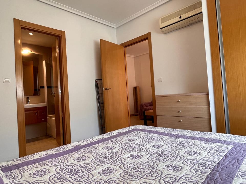 Bedroom, air conditioner
