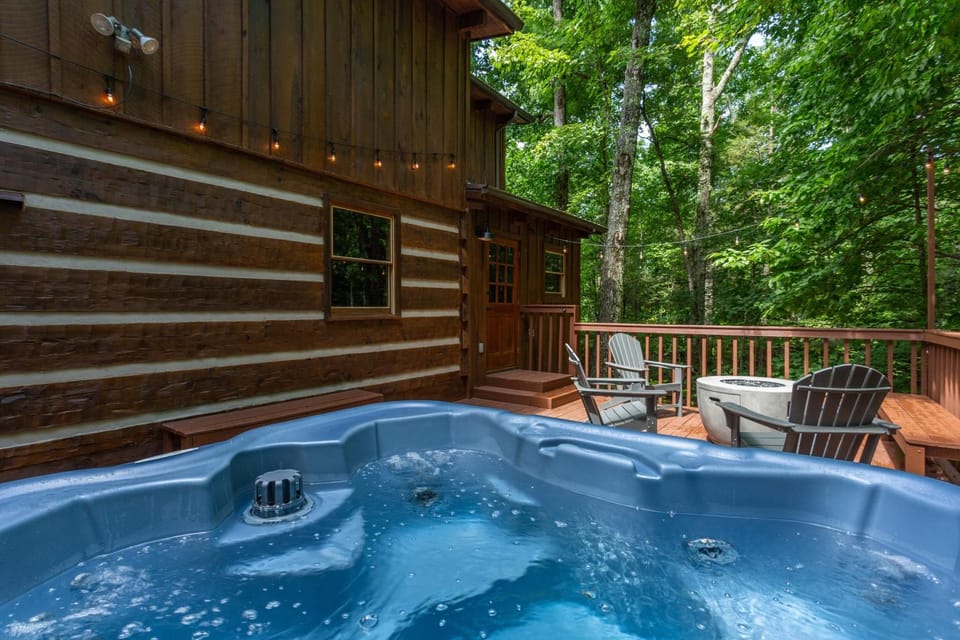 Amazing Views Remodeled 4Mi to DTWN Hottub Firepit House in Gatlinburg
