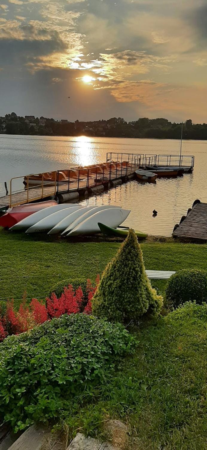 Nearby landmark, Natural landscape, Activities, Canoeing, Lake view, Sports, Sunset