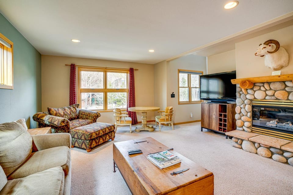 8 Mi to Skiing: Mtn-View Getaway in Frisco! House in Frisco