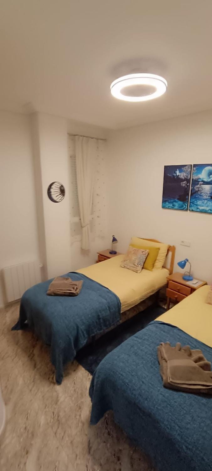 Bed, Bedroom, heating, towels