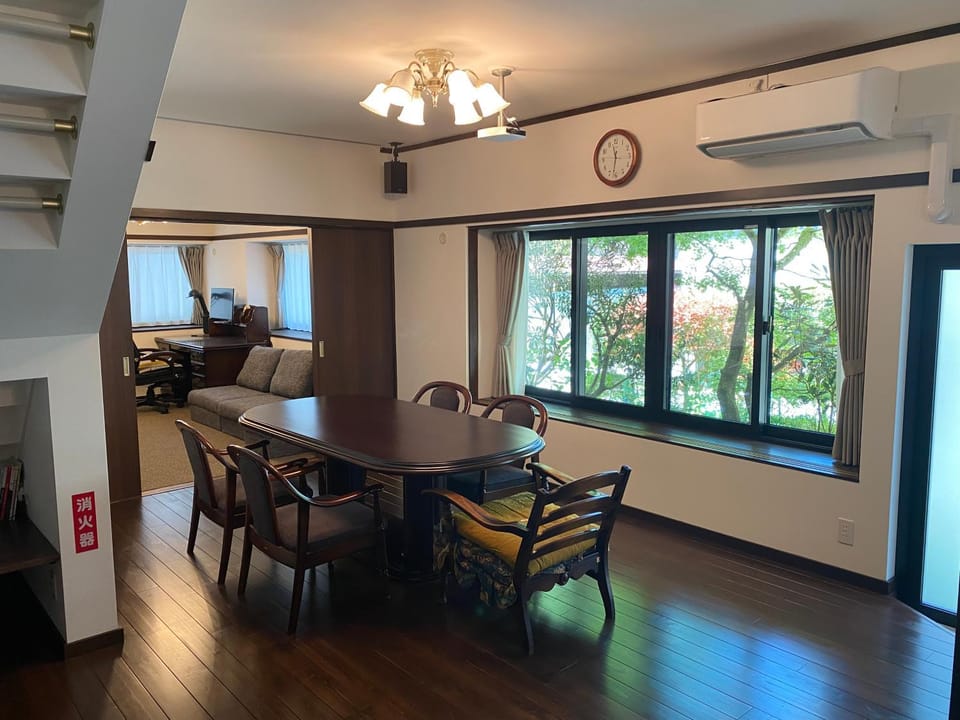 Kitchen or kitchenette, Living room, Seating area, Dining area, air conditioner