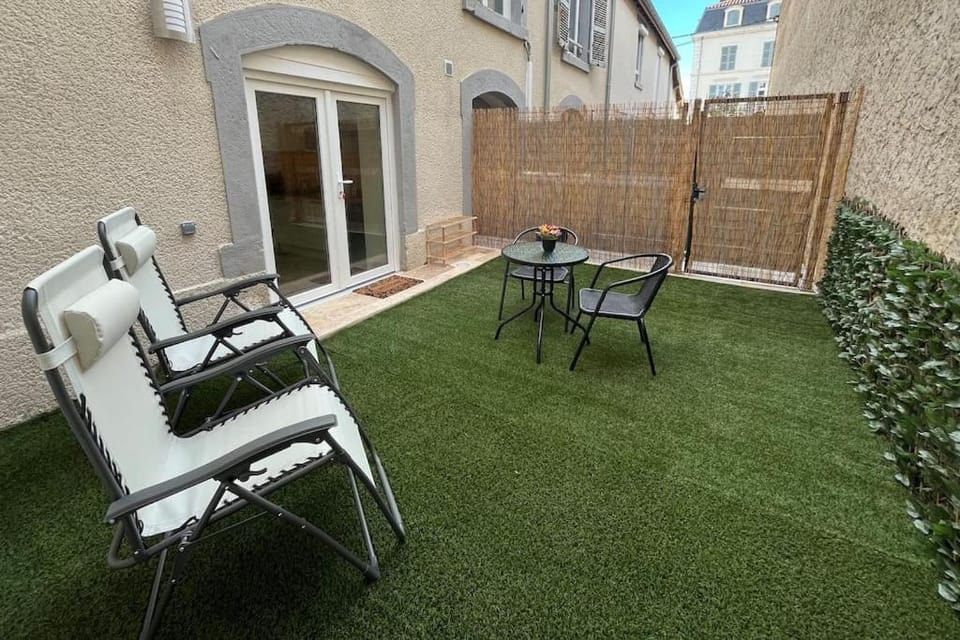 Studio avec jardin privatif Apartment in Auvergne-Rhône-Alpes