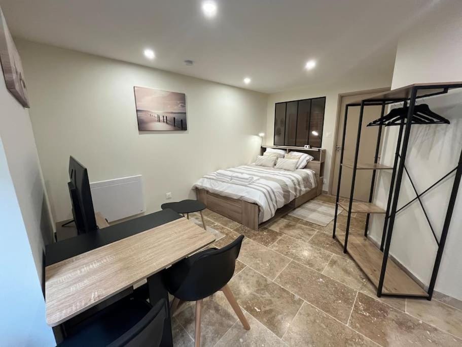 Studio avec jardin privatif Apartment in Auvergne-Rhône-Alpes