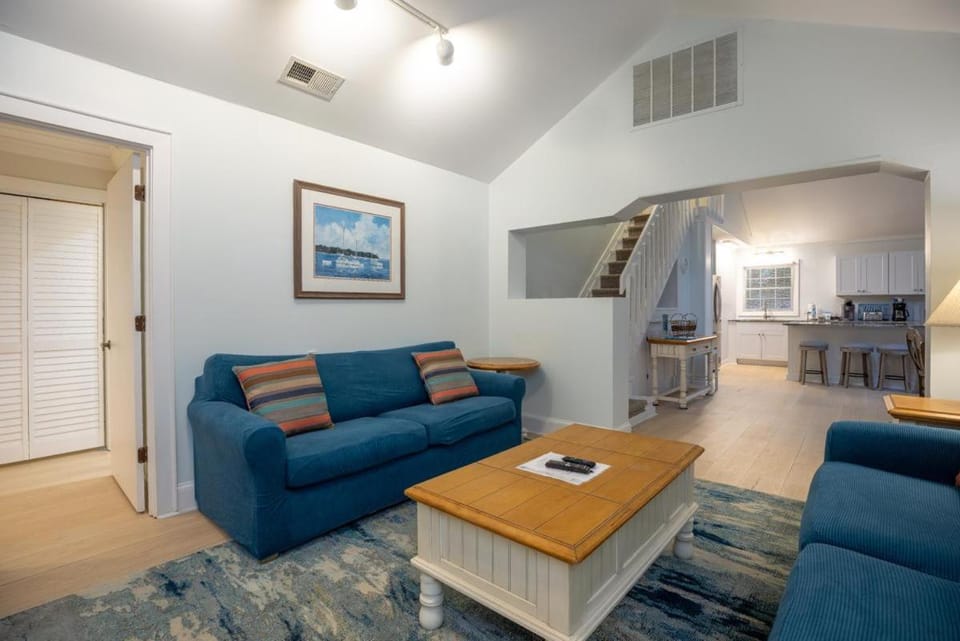 3 Night Hawk House in North Forest Beach