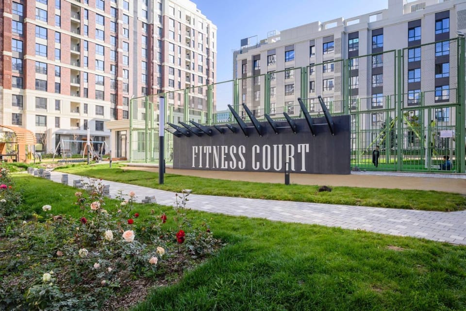 Property building, Facade/entrance, Garden, Garden, Sports, Inner courtyard view