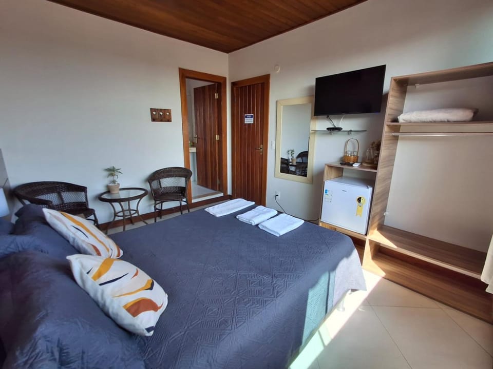 Bed, Living room, Photo of the whole room, Bedroom, minibar, towels