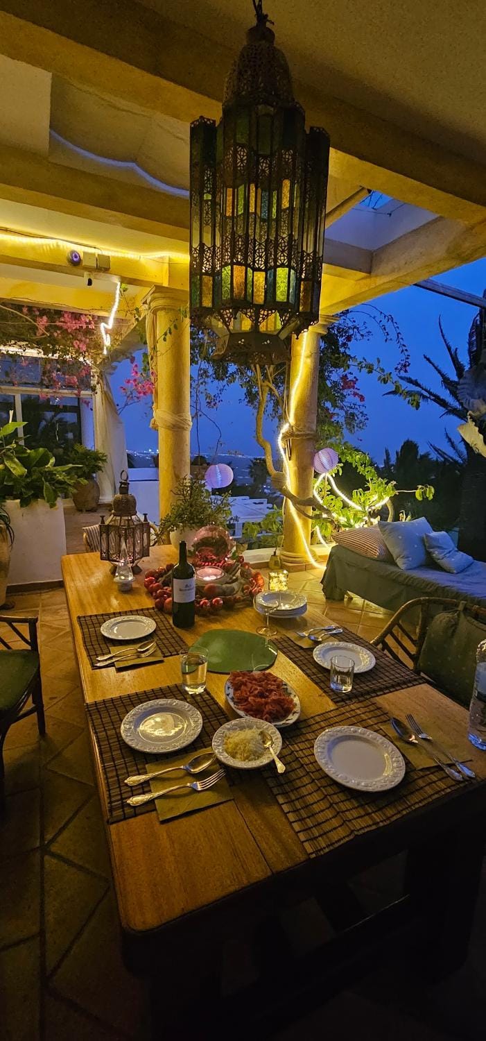 Food and drinks, Dining area, Food, Drinks